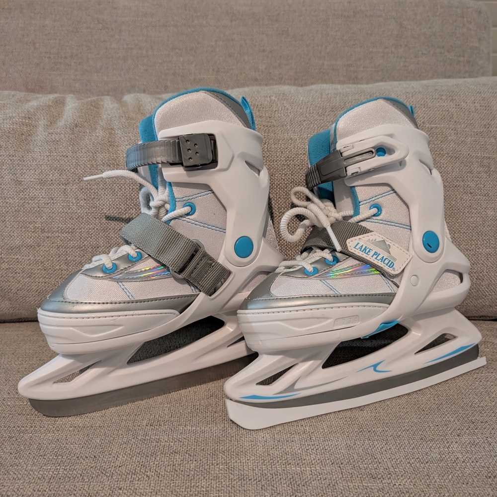 Lake Placid Peak Girls Ice Skates, adjustable size S 11-1, blue and white
